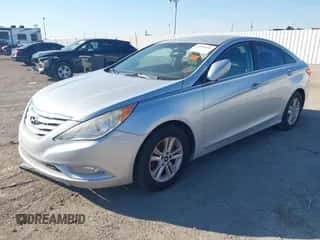 2013 Hyundai Sonata GLS with VIN 5NPEB4AC1DH664381, listed as a IAAI auction lot 43330400 with 163,182 mi miles and . Bid and sale history available at DreamBid. Image 2.