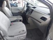 ✅ 2013 Toyota Sienna XLE AAS • VIN: 5TDYK3DC4DS283783 • Лот: 43266179. Опубликован ранее на IAAI с пробегом 184 611 миль. Бесплатный доступ к архиву аукционных продаж из США и подробный отчёт об истории автомобиля на DreamBid. Изображение 5.