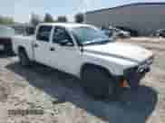 2003 Dodge Dakota SLT z VIN 1D7HL48X93S269096, wystawiony jako Copart lot #56119835 z przebiegiem 249 389 mil mil oraz Szkoda całkowita • Salvage title. Historia ofert i sprzedaży dostępna na DreamBid. Obrazek 4.