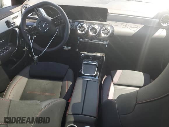 2024 Mercedes-Benz CLA 250 с VIN W1K5J4GB2RN457450, выставлен на аукционе Copart как лот 51487574 с пробегом 969 миль миль и Списание • Salvage title. История ставок и продаж доступна на DreamBid. Изображение 8.