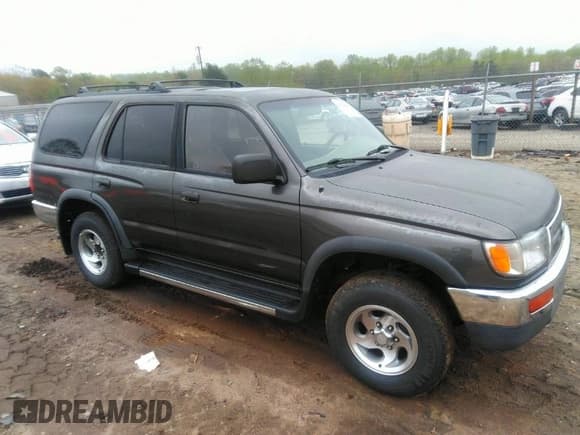 ✅ 1997 Toyota 4Runner SR5 • VIN: JT3GN86R3V0031159 • Lot: 41924844. Listed on IAAI with 366,195 mi. Free auction sales archive from the USA and detailed vehicle history report at DreamBid. Image 1.
