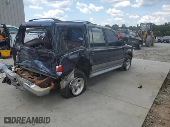 ✅ 1997 Ford Explorer XL • VIN: 1FMDU32X3VUD36013 • Lot: 66613585. Wystawiony na Copart z przebiegiem 211 816 mil. Bezpłatny archiwum sprzedaży aukcyjnych z USA i szczegółowy raport historii pojazdu na DreamBid. Zdjęcie 3.