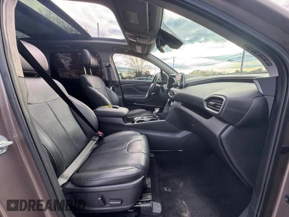 ✅ 2020 Hyundai Santa Fe Limited • VIN: 5NMS53AD0LH217825 • Lot: 92740145. Wystawiony na Copart z przebiegiem 106 877 mil. Bezpłatny archiwum sprzedaży aukcyjnych z USA i szczegółowy raport historii pojazdu na DreamBid. Zdjęcie 5.
