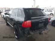 ✅ 2005 Porsche Cayenne S • VIN: WP1AB29P95LA66464 • Lot: 42414915. Wystawiony na IAAI z przebiegiem 130 919 mil. Bezpłatny archiwum sprzedaży aukcyjnych z USA i szczegółowy raport historii pojazdu na DreamBid. Zdjęcie 3.