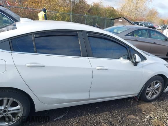 ✅ 2017 Chevrolet Cruze LT • VIN: 1G1BE5SM8H7281628 • Lot: 43505703. Listed on IAAI with 90,462 mi. Free auction sales archive from the USA and detailed vehicle history report at DreamBid. Image 13.