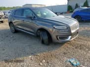 ✅ 2019 Lincoln Nautilus Reserve • VIN: 2LMPJ8LP6KBL47966 • Lot: 69063305. Wystawiony na Copart z przebiegiem 57 106 mil. Bezpłatny archiwum sprzedaży aukcyjnych z USA i szczegółowy raport historii pojazdu na DreamBid. Zdjęcie 14.