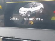 ✅ 2023 Volkswagen ID.4 Pro • VIN: 1V2DNPE84PC009365 • Lot: 42471104. Wystawiony na IAAI z przebiegiem 24 168 mil. Bezpłatny archiwum sprzedaży aukcyjnych z USA i szczegółowy raport historii pojazdu na DreamBid. Zdjęcie 18.