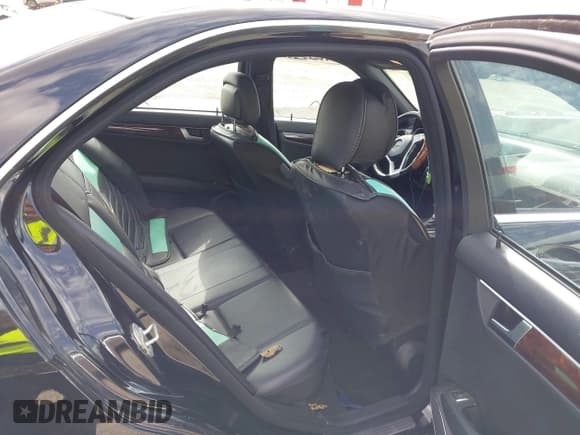 ✅ 2012 Mercedes-Benz C 300 Sport • VIN: WDDGF8BB6CR207668 • Lot: 43286103. Wystawiony na IAAI z przebiegiem 133 234 mil. Bezpłatny archiwum sprzedaży aukcyjnych z USA i szczegółowy raport historii pojazdu na DreamBid. Zdjęcie 8.