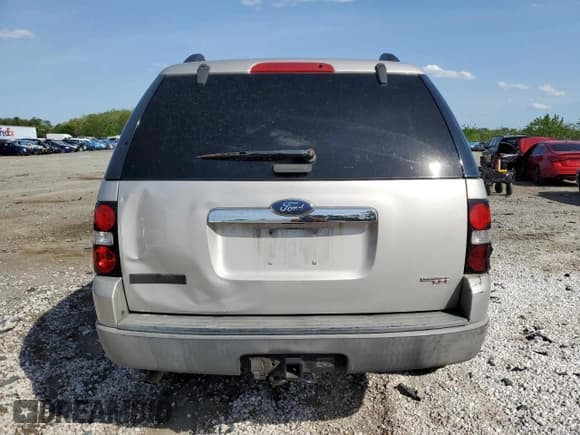 ✅ 2006 Ford Explorer XLS • VIN: 1FMEU72E86UB48373 • Lot: 55257105. Wystawiony na Copart z przebiegiem 247 077 mil. Bezpłatny archiwum sprzedaży aukcyjnych z USA i szczegółowy raport historii pojazdu na DreamBid. Zdjęcie 6.