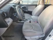 ✅ 2007 Toyota RAV4 • VIN: JTMBD33V776041187 • Lot: 91851165. Wystawiony na Copart z przebiegiem 163 596 mil. Bezpłatny archiwum sprzedaży aukcyjnych z USA i szczegółowy raport historii pojazdu na DreamBid. Zdjęcie 7.