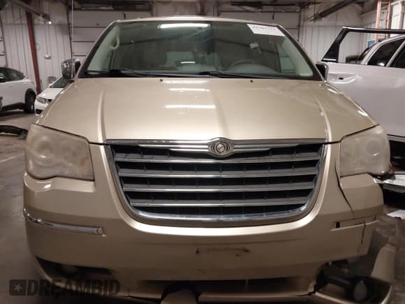 ✅ 2010 Chrysler Town & Country Limited • VIN: 2A4RR7DX5AR386462 • Lot: 41781713. Wystawiony na IAAI z przebiegiem 183 091 mil. Bezpłatny archiwum sprzedaży aukcyjnych z USA i szczegółowy raport historii pojazdu na DreamBid. Zdjęcie 13.
