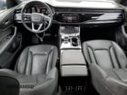 ✅ 2021 Audi Q8 Prestige • VIN: WA1FVAF14MD003297 • Lot: 84625125. Wystawiony na Copart z przebiegiem 112 223 mil. Bezpłatny archiwum sprzedaży aukcyjnych z USA i szczegółowy raport historii pojazdu na DreamBid. Zdjęcie 8.