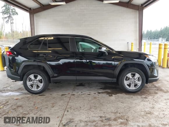 ✅ 2023 Toyota RAV4 Hybrid LE • VIN: 4T3MWRFV5PU082675 • Lot: 43587446. Wystawiony na IAAI z przebiegiem 25 420 mil. Bezpłatny archiwum sprzedaży aukcyjnych z USA i szczegółowy raport historii pojazdu na DreamBid. Zdjęcie 14.