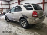 ✅ 2004 Kia Sorento LX • VIN: KNDJC733645261331 • Лот: 58527635. Опубликован ранее на Copart с пробегом 135 139 миль. Бесплатный доступ к архиву аукционных продаж из США и подробный отчёт об истории автомобиля на DreamBid. Изображение 2.