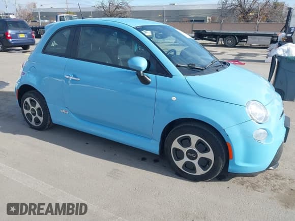 ✅ 2017 FIAT 500e • VIN: 3C3CFFGE9HT600549 • Лот: 41616359. Опубликован ранее на IAAI с пробегом 41 880 миль. Бесплатный доступ к архиву аукционных продаж из США и подробный отчёт об истории автомобиля на DreamBid. Изображение 1.