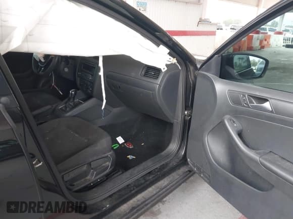 ✅ 2015 Volkswagen Jetta S • VIN: 3VW2K7AJ3FM410202 • Lot: 43886034. Listed on IAAI with 122,593 mi. Free auction sales archive from the USA and detailed vehicle history report at DreamBid. Image 5.