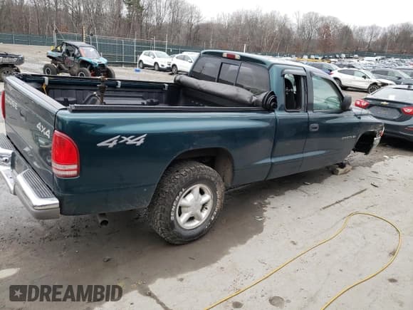 ✅ 1997 Dodge Dakota • VIN: 1B7GG23XXVS260724 • Lot: 81040004. Wystawiony na Copart z przebiegiem Nie podano. Bezpłatny archiwum sprzedaży aukcyjnych z USA i szczegółowy raport historii pojazdu na DreamBid. Zdjęcie 3.
