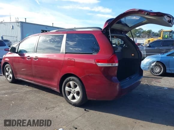 ✅ 2011 Toyota Sienna LE • VIN: 5TDKK3DCXBS013847 • Lot: 43835303. Listed on IAAI with 153,039 mi. Free auction sales archive from the USA and detailed vehicle history report at DreamBid. Image 3.