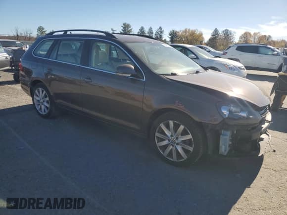 ✅ 2011 Volkswagen Jetta S • VIN: 3VWPZ7AJ7BM621690 • Lot: 90650535. Listed on Copart with 139,321 mi. Free auction sales archive from the USA and detailed vehicle history report at DreamBid. Image 4.