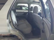 ✅ 2006 Ford Escape XLT • VIN: 1FMCU93166KB17679 • Lot: 42429717. Wystawiony na IAAI z przebiegiem 201 430 mil. Bezpłatny archiwum sprzedaży aukcyjnych z USA i szczegółowy raport historii pojazdu na DreamBid. Zdjęcie 8.