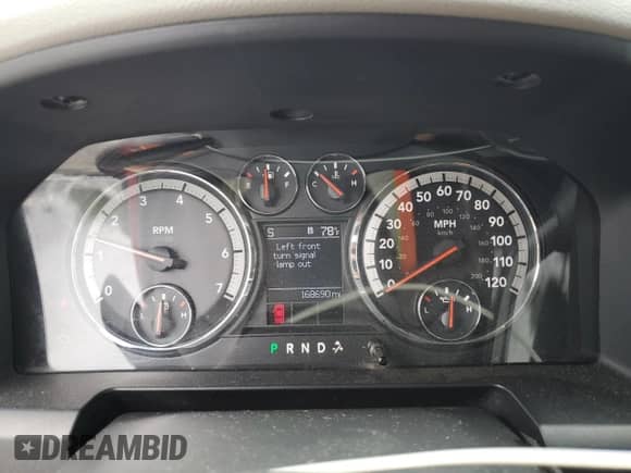 2010 Dodge 1500 ST z VIN 1D7RV1GP3AS183567, wystawiony jako Copart lot #71102404 z przebiegiem 168 690 mil mil oraz Szkoda całkowita • Salvage title. Historia ofert i sprzedaży dostępna na DreamBid. Obrazek 9.