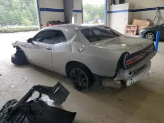 2016 Dodge Challenger SXT z VIN 2C3CDZAG7GH338524, wystawiony jako Copart lot #72052065 z przebiegiem 122 463 mil mil oraz Szkoda całkowita • Salvage title. Historia ofert i sprzedaży dostępna na DreamBid. Obrazek 2.