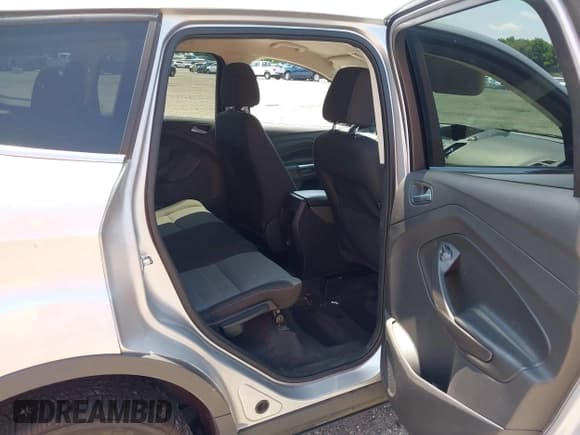 ✅ 2014 Ford Escape SE • VIN: 1FMCU9GX7EUC82707 • Lot: 42567827. Wystawiony na IAAI z przebiegiem 122 529 mil. Bezpłatny archiwum sprzedaży aukcyjnych z USA i szczegółowy raport historii pojazdu na DreamBid. Zdjęcie 8.