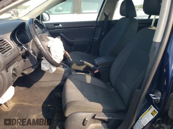 ✅ 2013 Volkswagen Jetta S • VIN: 3VWPP7AJ9DM689241 • Lot: 60899855. Wystawiony na Copart z przebiegiem 97 129 mil. Bezpłatny archiwum sprzedaży aukcyjnych z USA i szczegółowy raport historii pojazdu na DreamBid. Zdjęcie 7.