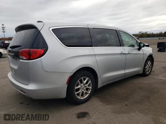 ✅ 2022 Chrysler Voyager LX • VIN: 2C4RC1CG8NR213286 • Лот: 85402665. Опубликован ранее на Copart с пробегом 78 296 миль. Бесплатный доступ к архиву аукционных продаж из США и подробный отчёт об истории автомобиля на DreamBid. Изображение 3.