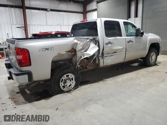 ✅ 2008 Chevrolet Silverado 2500HD Work Truck • VIN: 1GCHK23K38F150960 • Lot: 47952405. Wystawiony na Copart z przebiegiem 111 253 mil. Bezpłatny archiwum sprzedaży aukcyjnych z USA i szczegółowy raport historii pojazdu na DreamBid. Zdjęcie 3.