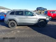 ✅ 2016 Jeep Cherokee Trailhawk • VIN: 1C4PJMBS3GW335360 • Lot: 43563133. Wystawiony na IAAI z przebiegiem 77 060 mil. Bezpłatny archiwum sprzedaży aukcyjnych z USA i szczegółowy raport historii pojazdu na DreamBid. Zdjęcie 13.