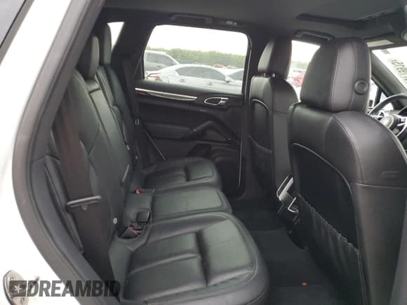 ✅ 2016 Porsche Cayenne • VIN: WP1AA2A25GKA12073 • Lot: 70719915. Wystawiony na Copart z przebiegiem 106 818 mil. Bezpłatny archiwum sprzedaży aukcyjnych z USA i szczegółowy raport historii pojazdu na DreamBid. Zdjęcie 11.