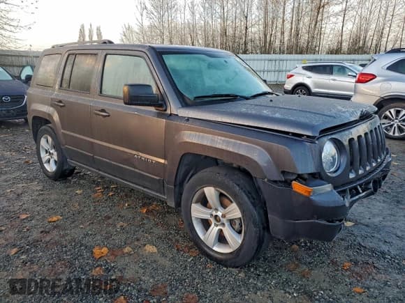 ✅ 2016 Jeep Patriot Latitude • VIN: 1C4NJPFA4GD811895 • Lot: 94224445. Wystawiony na Copart z przebiegiem 164 791 mil. Bezpłatny archiwum sprzedaży aukcyjnych z USA i szczegółowy raport historii pojazdu na DreamBid. Zdjęcie 4.