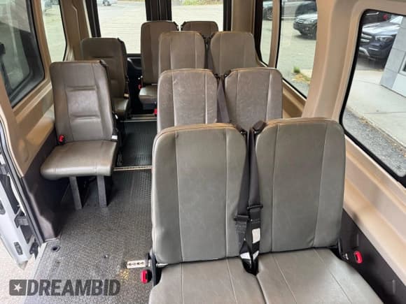 ✅ 2015 Ford Transit Cargo • VIN: 1FTNE2CM7FKA95431 • Lot: 91892685. Wystawiony na Copart z przebiegiem 117 864 mil. Bezpłatny archiwum sprzedaży aukcyjnych z USA i szczegółowy raport historii pojazdu na DreamBid. Zdjęcie 7.