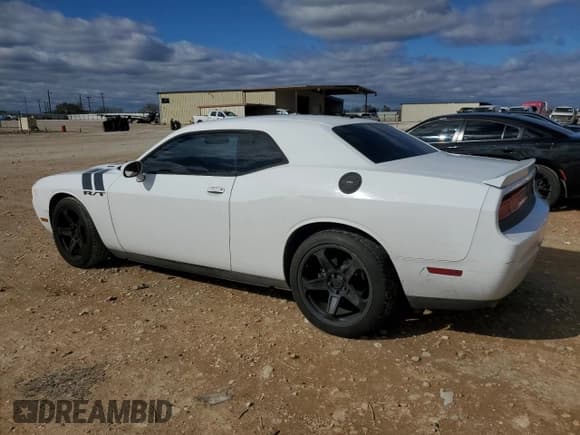 ✅ 2013 Dodge Challenger R/T Classic • VIN: 2C3CDYBT7DH699916 • Lot: 87728405. Wystawiony na Copart z przebiegiem 181 600 mil. Bezpłatny archiwum sprzedaży aukcyjnych z USA i szczegółowy raport historii pojazdu na DreamBid. Zdjęcie 2.
