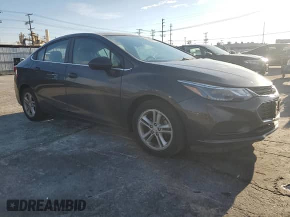 2017 Chevrolet Cruze LT z VIN 1G1BG5SE9H7272133, wystawiony jako Copart lot #42111615 z przebiegiem 63 168 mil mil oraz Szkoda całkowita • Salvage title. Historia ofert i sprzedaży dostępna na DreamBid. Obrazek 4.