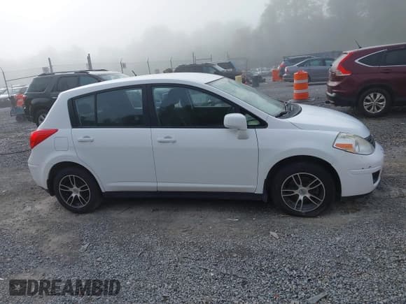 ✅ 2010 Nissan Versa S • VIN: 3N1BC1CP8AL451277 • Lot: 43381653. Wystawiony na IAAI z przebiegiem 142 180 mil. Bezpłatny archiwum sprzedaży aukcyjnych z USA i szczegółowy raport historii pojazdu na DreamBid. Zdjęcie 13.