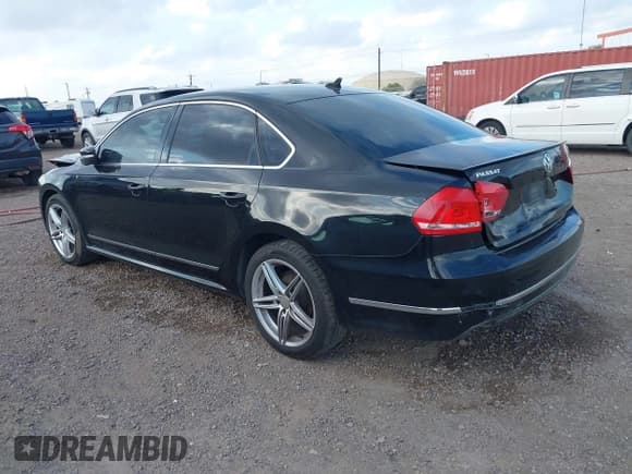 ✅ 2015 Volkswagen Passat SE • VIN: 1VWBV7A34FC037701 • Лот: 43715688. Опубликован ранее на IAAI с пробегом 180 467 миль. Бесплатный доступ к архиву аукционных продаж из США и подробный отчёт об истории автомобиля на DreamBid. Изображение 3.