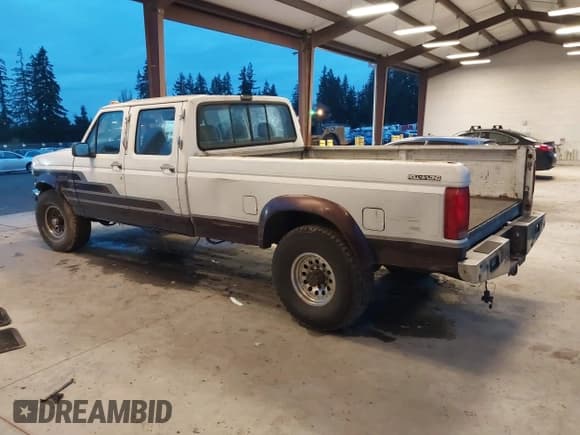 ✅ 1993 Ford F-350 • VIN: 2FTJW36G8PCA05829 • Lot: 43806375. Wystawiony na IAAI z przebiegiem Nie podano. Bezpłatny archiwum sprzedaży aukcyjnych z USA i szczegółowy raport historii pojazdu na DreamBid. Zdjęcie 3.