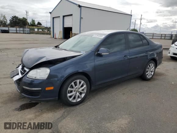 ✅ 2010 Volkswagen Jetta Limited Edition • VIN: 3VWRZ7AJ0AM099928 • Lot: 57291895. Wystawiony na Copart z przebiegiem 118 451 mil. Bezpłatny archiwum sprzedaży aukcyjnych z USA i szczegółowy raport historii pojazdu na DreamBid. Zdjęcie 1.
