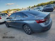 ✅ 2024 Volkswagen Jetta S • VIN: 3VW5M7BU0RM000512 • Lot: 82249785. Wystawiony na Copart z przebiegiem 26 599 mil. Bezpłatny archiwum sprzedaży aukcyjnych z USA i szczegółowy raport historii pojazdu na DreamBid. Zdjęcie 2.