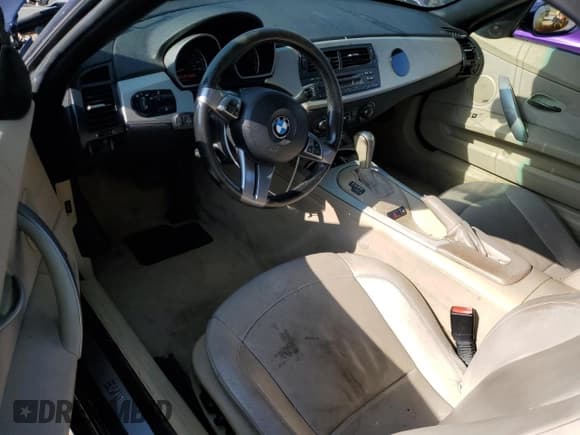 ✅ 2005 BMW Z4 3.0i • VIN: 4USBT53515LU10150 • Lot: 67423915. Listed on Copart with 121,371 mi. Free auction sales archive from the USA and detailed vehicle history report at DreamBid. Image 8.