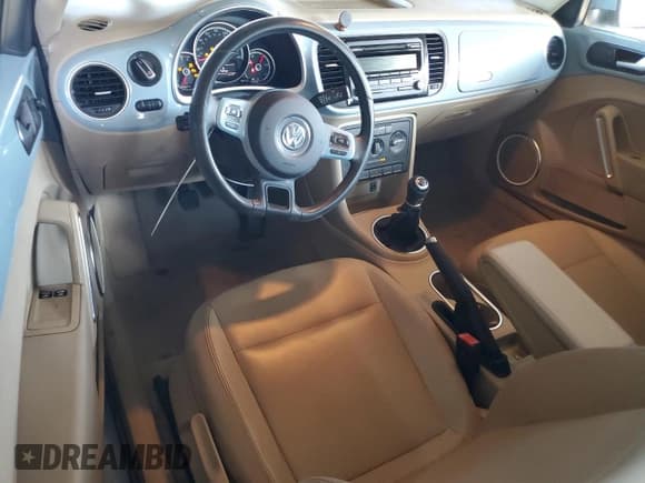 ✅ 2014 Volkswagen Beetle • VIN: 3VWH17AT4EM664448 • Lot: 72442064. Wystawiony na Copart z przebiegiem Nie podano. Bezpłatny archiwum sprzedaży aukcyjnych z USA i szczegółowy raport historii pojazdu na DreamBid. Zdjęcie 8.