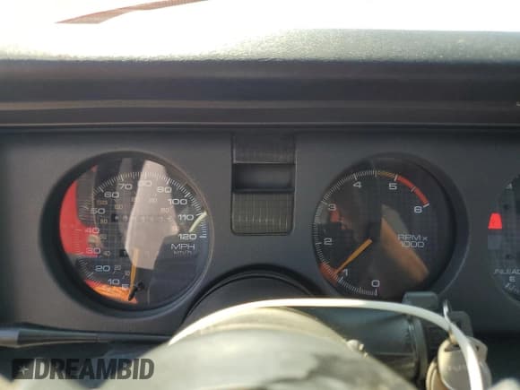 ✅ 1992 Pontiac Firebird • VIN: 1G2FW33F2NL217943 • Lot: 61988815. Wystawiony na Copart z przebiegiem 109 450 mil. Bezpłatny archiwum sprzedaży aukcyjnych z USA i szczegółowy raport historii pojazdu na DreamBid. Zdjęcie 9.