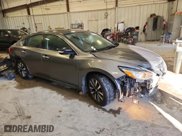✅ 2017 Nissan Altima S • VIN: 1N4AL3AP5HC472834 • Lot: 92879155. Wystawiony na Copart z przebiegiem 121 857 mil. Bezpłatny archiwum sprzedaży aukcyjnych z USA i szczegółowy raport historii pojazdu na DreamBid. Zdjęcie 4.