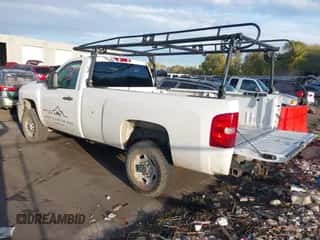 2011 Chevrolet Silverado 2500HD Work Truck z VIN 1GC0KVCG8BZ403514, wystawiony jako IAAI lot #43476303 z przebiegiem 224 583 mil mil oraz . Historia ofert i sprzedaży dostępna na DreamBid. Obrazek 3.