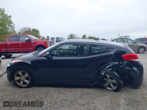 2012 Hyundai Veloster w/Red Int с VIN KMHTC6AD8CU072100, выставлен на аукционе IAAI как лот 43427707 с пробегом 178 258 миль миль и . История ставок и продаж доступна на DreamBid. Изображение 15.