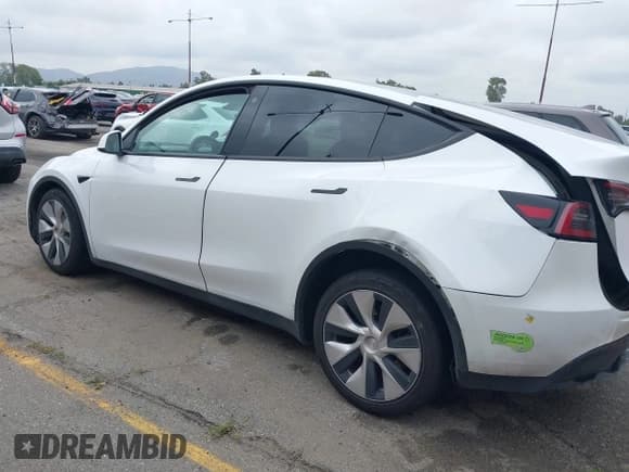 ✅ 2023 Tesla Model Y Long Range • VIN: 7SAYGAEE9PF702910 • Lot: 42199519. Wystawiony na IAAI z przebiegiem 91 094 mil. Bezpłatny archiwum sprzedaży aukcyjnych z USA i szczegółowy raport historii pojazdu na DreamBid. Zdjęcie 14.