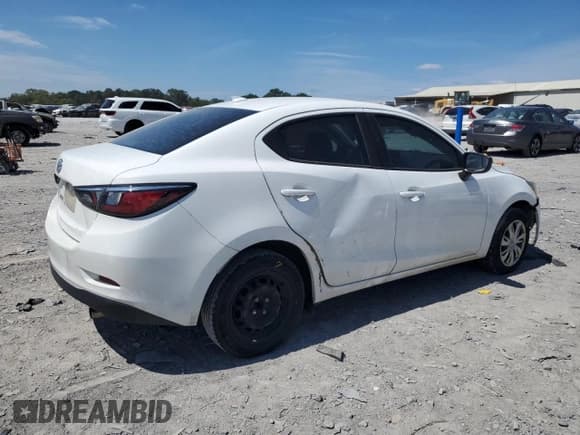 ✅ 2020 Toyota Yaris L • VIN: 3MYDLBYV9LY701541 • Лот: 70256595. Опубликован ранее на Copart с пробегом 62 895 миль. Бесплатный доступ к архиву аукционных продаж из США и подробный отчёт об истории автомобиля на DreamBid. Изображение 3.