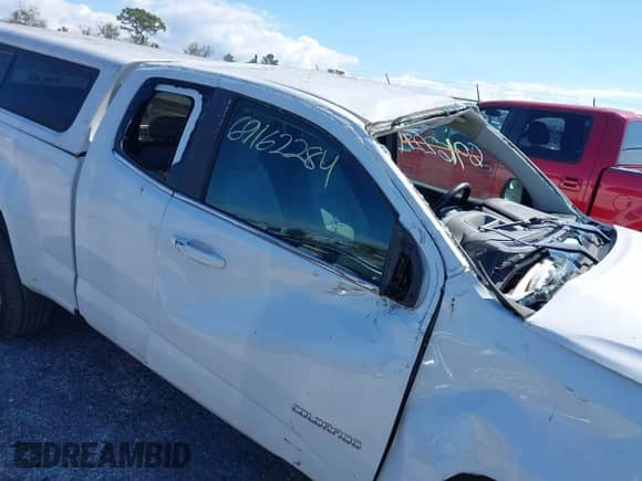 2019 Chevrolet Colorado 4WD LT z VIN 1GCHTCEN4K1175283, wystawiony jako IAAI lot #41652804 z przebiegiem 411 521 mil mil oraz . Historia ofert i sprzedaży dostępna na DreamBid. Obrazek 15.